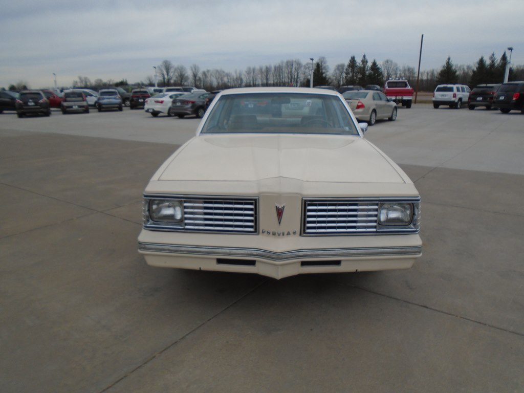 Photo 5 of this PONTIAC LEMANS