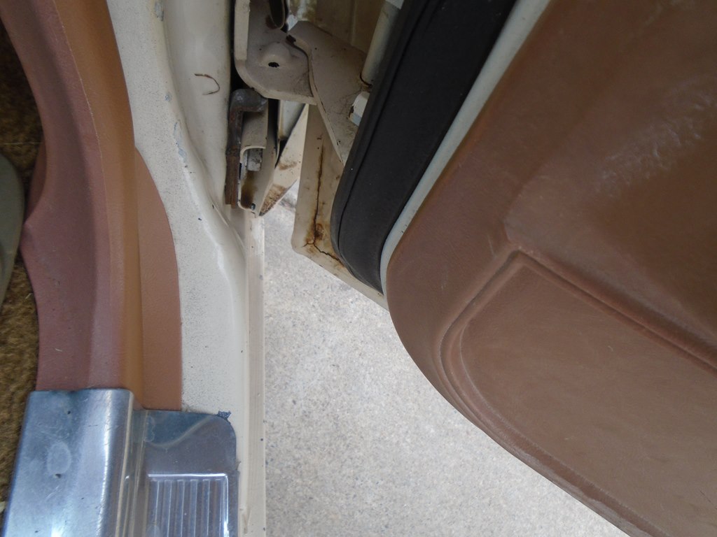 Photo 24 of this PONTIAC LEMANS
