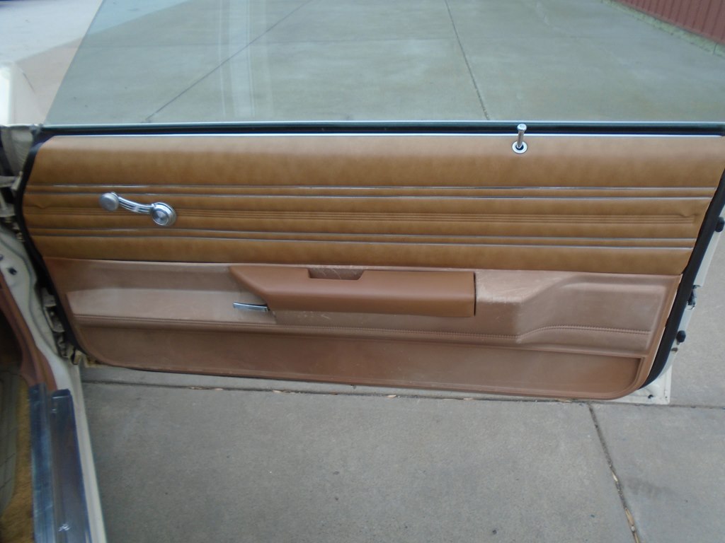 Photo 21 of this PONTIAC LEMANS