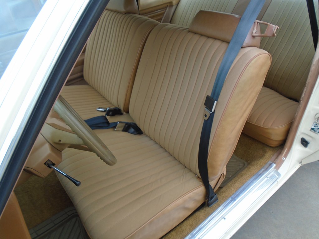 Photo 14 of this PONTIAC LEMANS