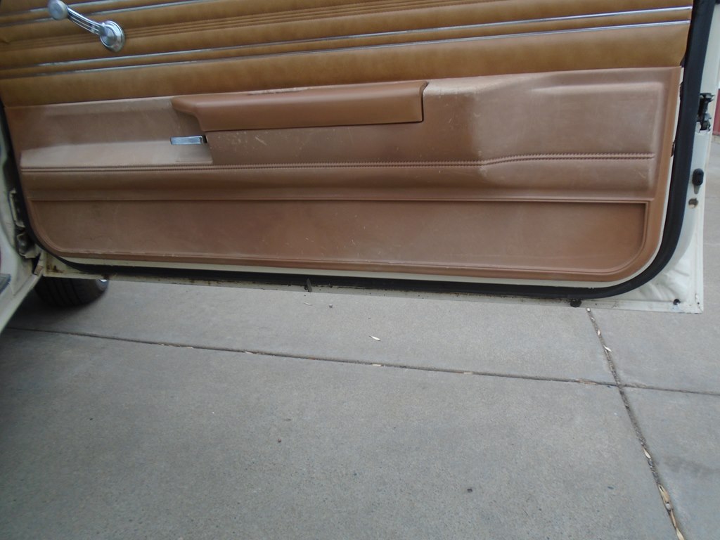 Photo 27 of this PONTIAC LEMANS