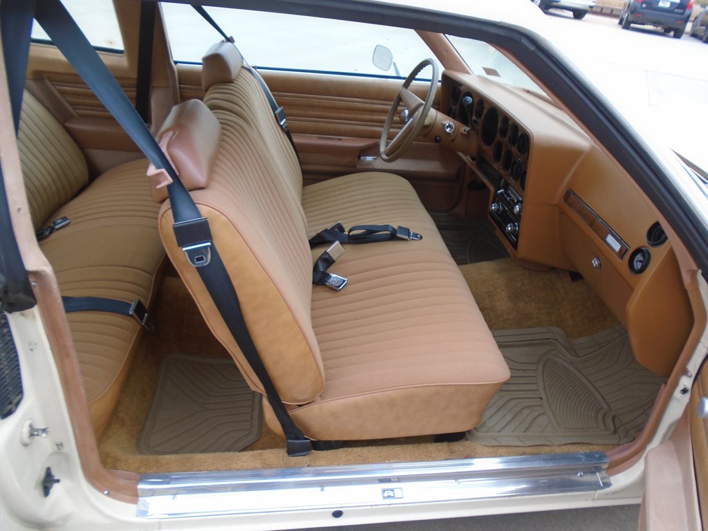 Photo 19 of this PONTIAC LEMANS