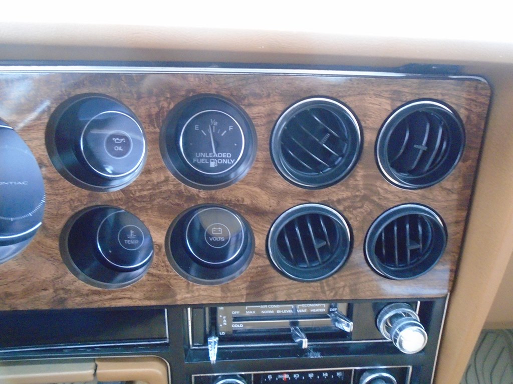 Photo 32 of this PONTIAC LEMANS