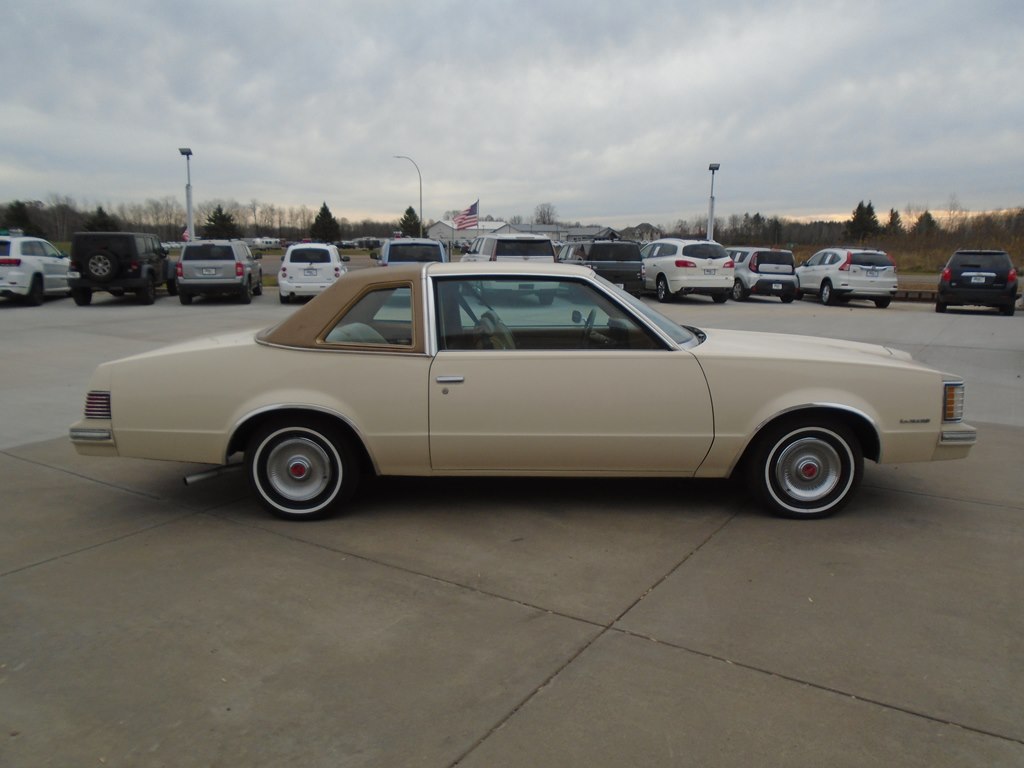 Photo 6 of this PONTIAC LEMANS