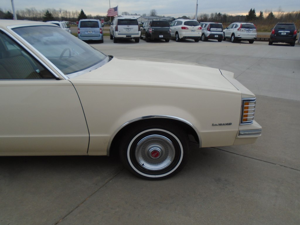 Photo 7 of this PONTIAC LEMANS