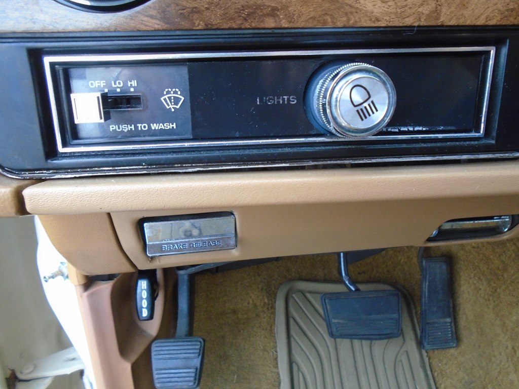 Photo 31 of this PONTIAC LEMANS