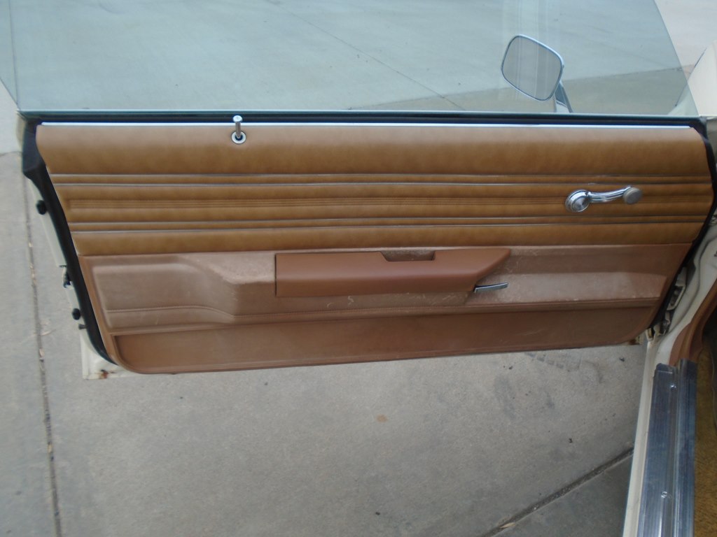 Photo 13 of this PONTIAC LEMANS