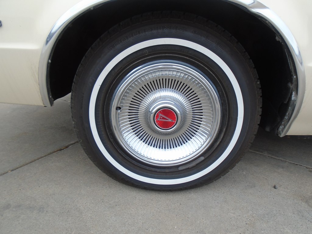 Photo 35 of this PONTIAC LEMANS