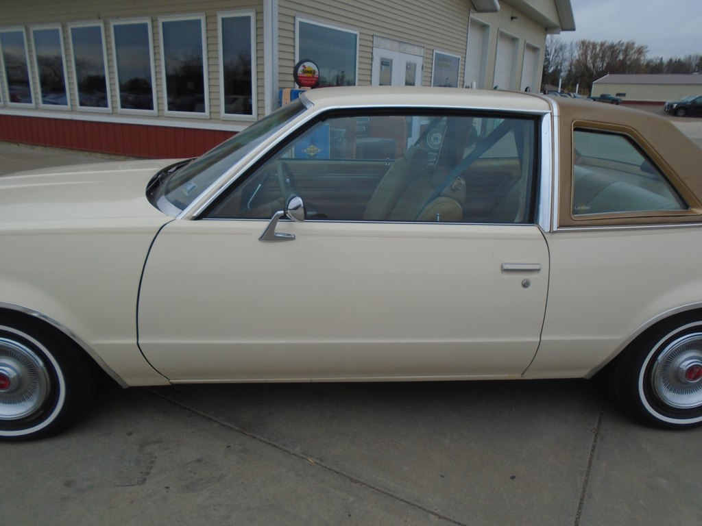 Photo 3 of this PONTIAC LEMANS