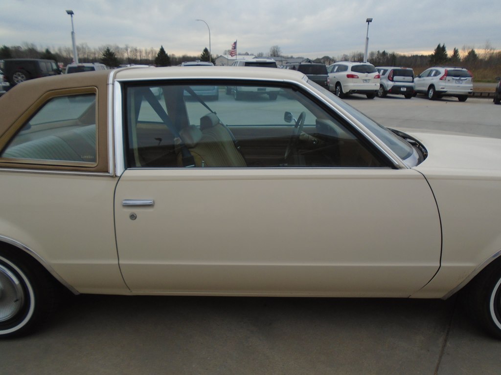 Photo 8 of this PONTIAC LEMANS