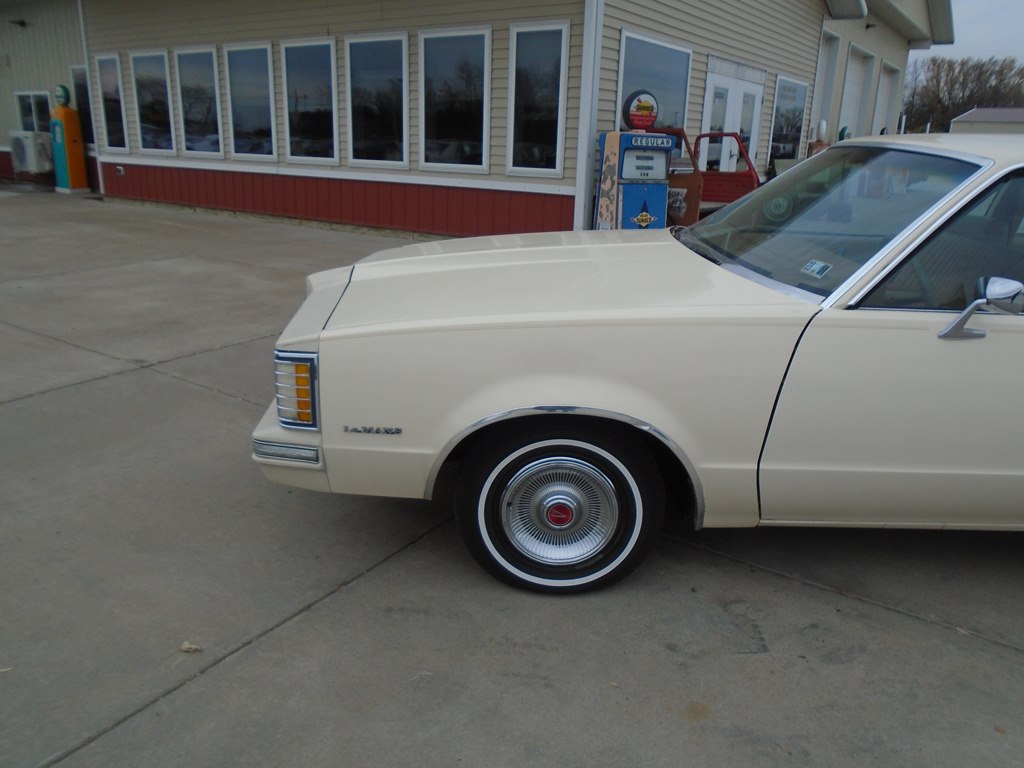 Photo 2 of this PONTIAC LEMANS
