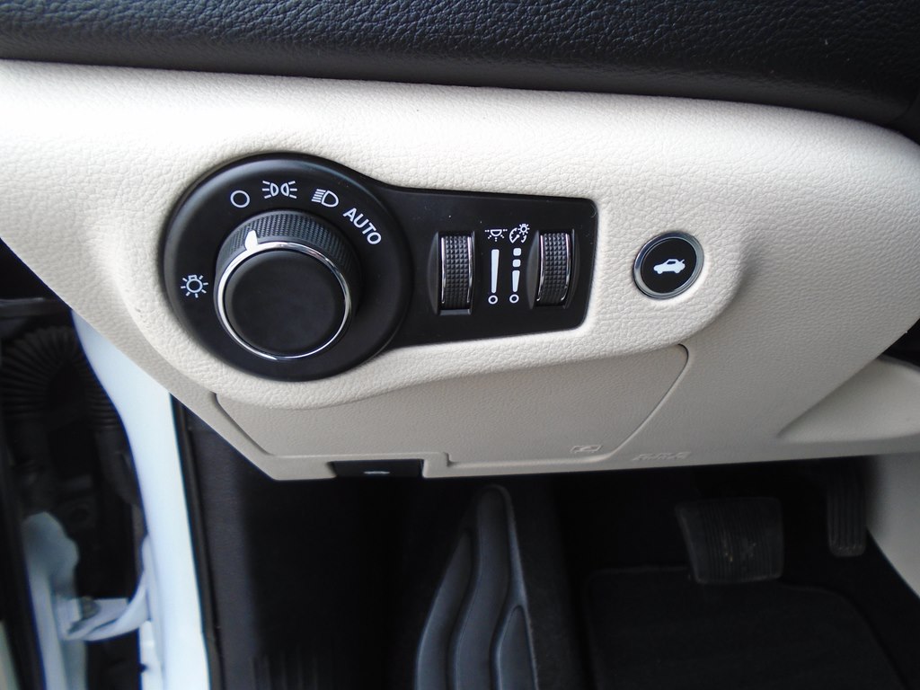 Photo 50 of this CHRYSLER 200
