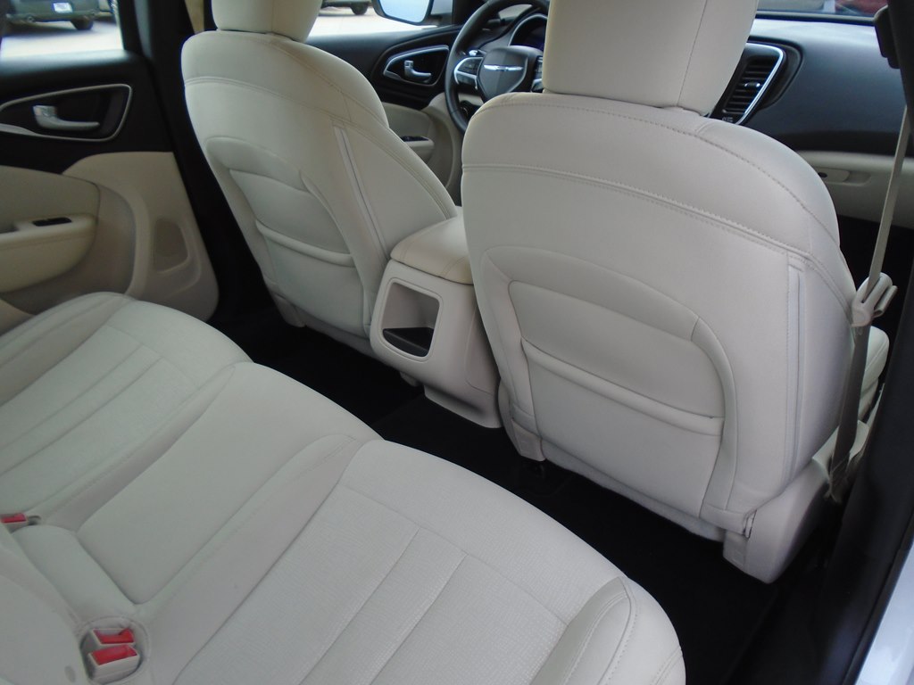 Photo 40 of this CHRYSLER 200