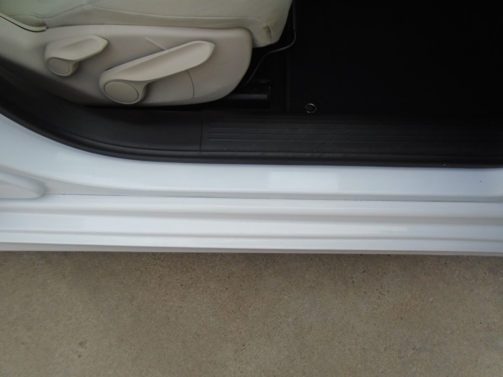 Photo 36 of this CHRYSLER 200