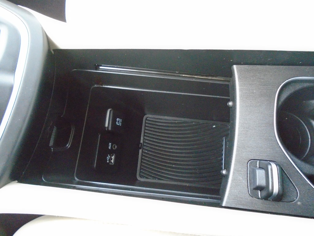 Photo 60 of this CHRYSLER 200