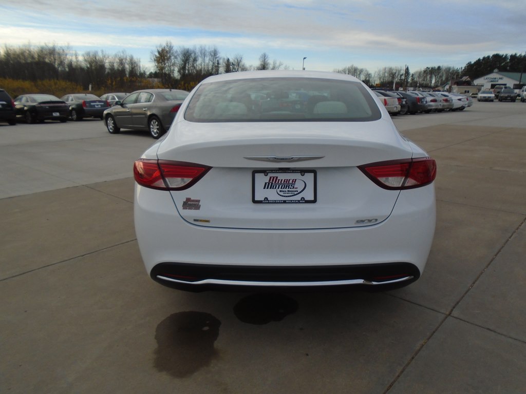 Photo 12 of this CHRYSLER 200