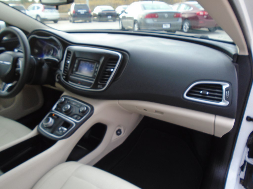 Photo 32 of this CHRYSLER 200