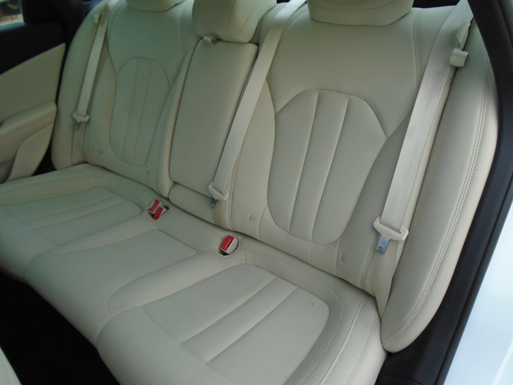 Photo 26 of this CHRYSLER 200