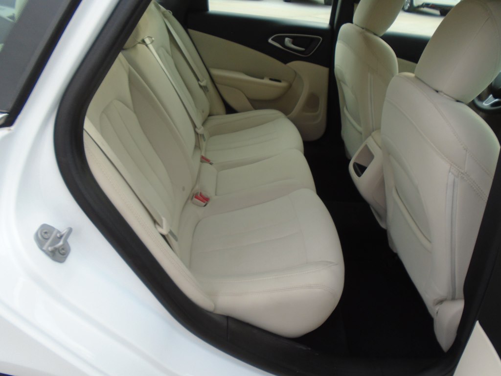 Photo 39 of this CHRYSLER 200