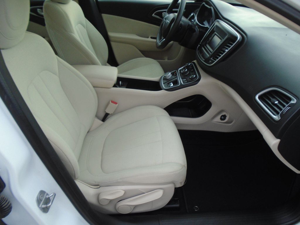 Photo 31 of this CHRYSLER 200