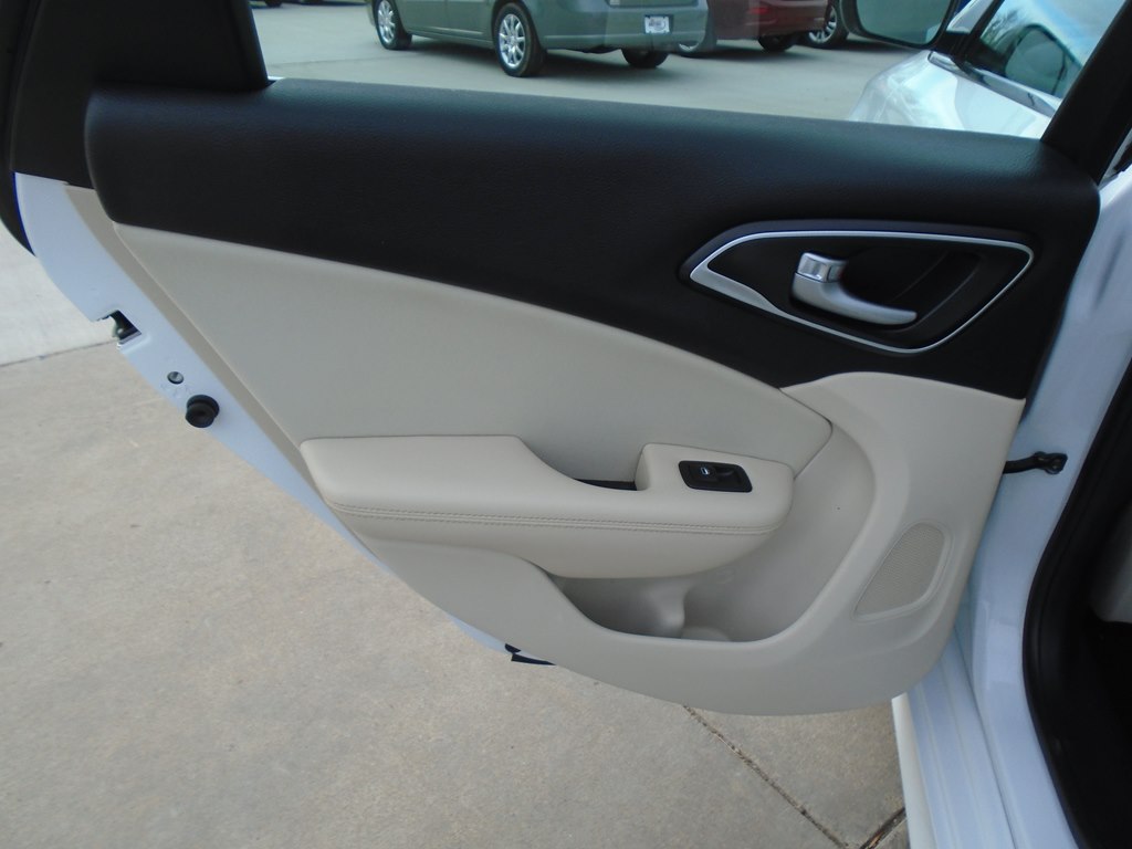 Photo 25 of this CHRYSLER 200