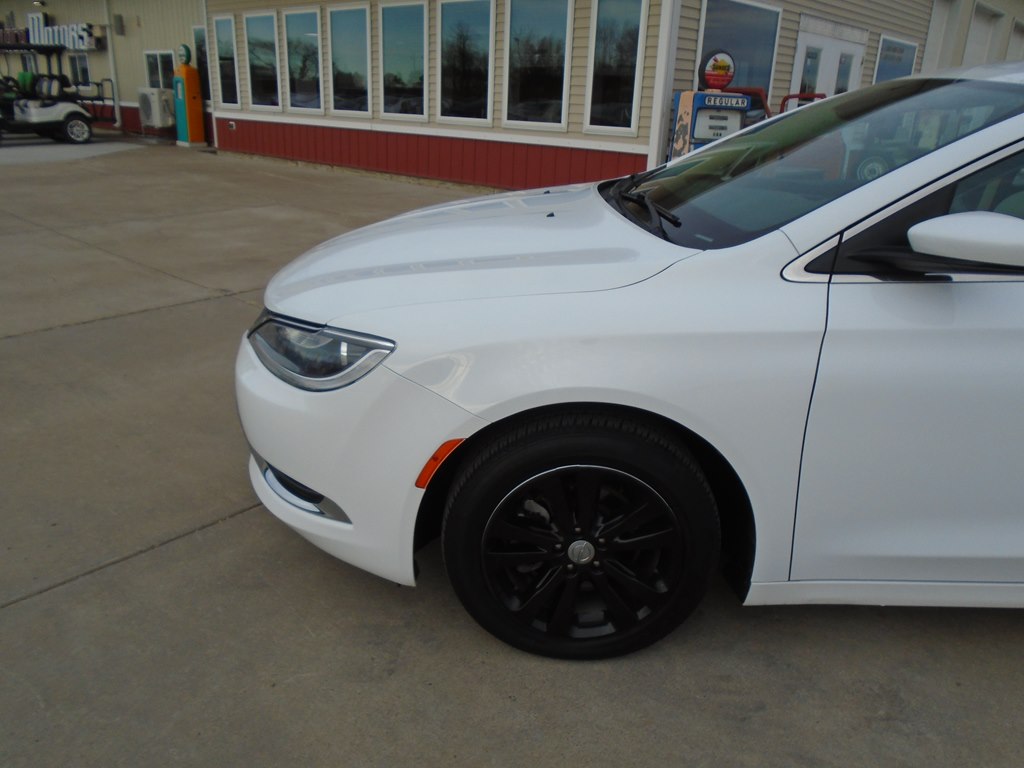 Photo 2 of this CHRYSLER 200