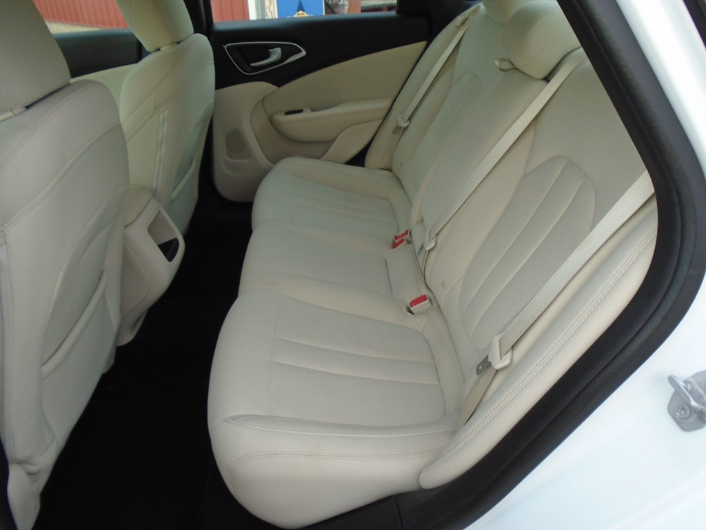 Photo 23 of this CHRYSLER 200