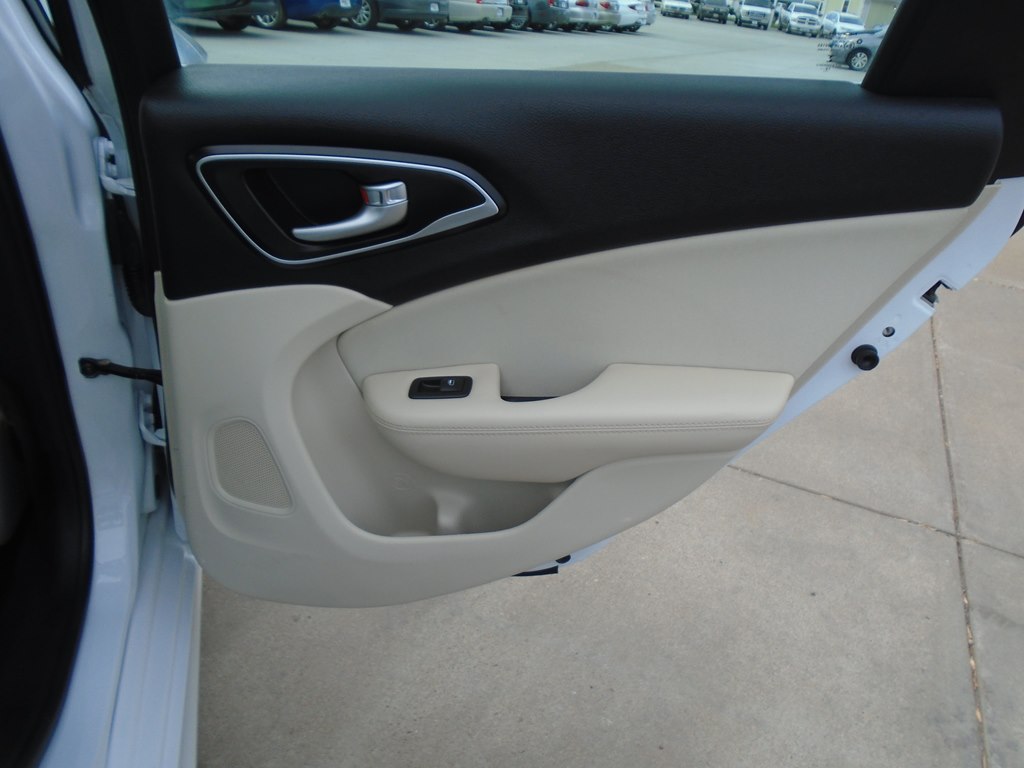 Photo 41 of this CHRYSLER 200