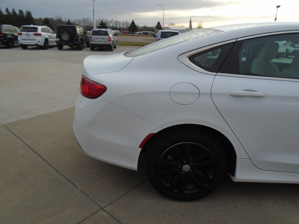 Photo 11 of this CHRYSLER 200