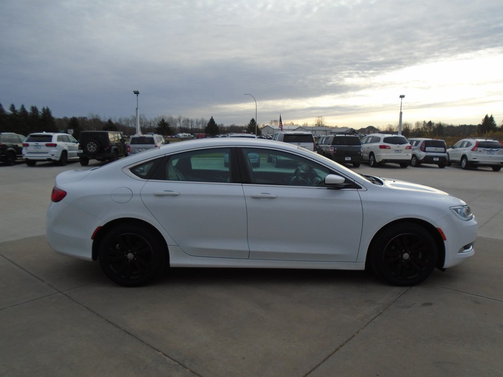 Photo 7 of this CHRYSLER 200