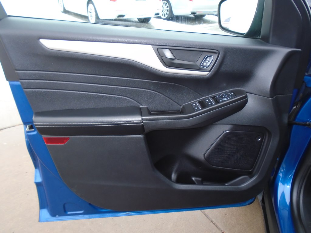Photo 16 of this FORD ESCAPE