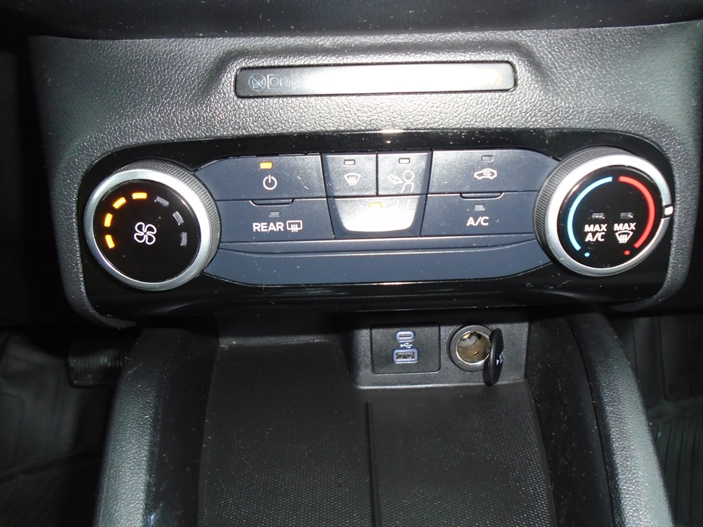 Photo 54 of this FORD ESCAPE