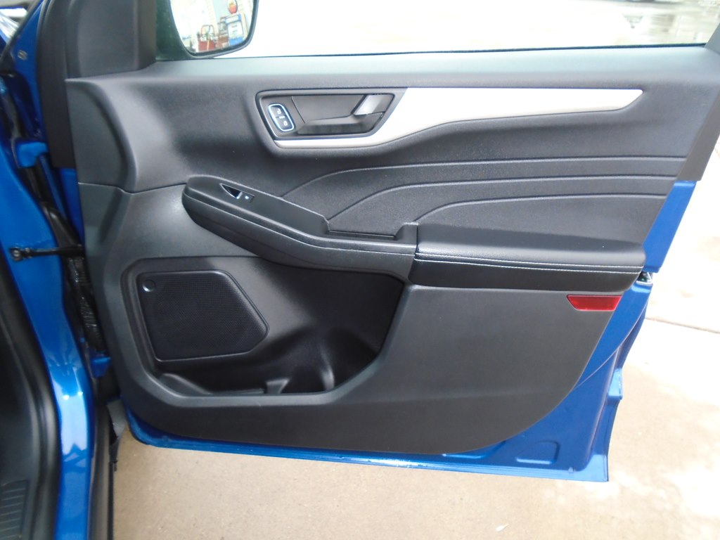 Photo 32 of this FORD ESCAPE