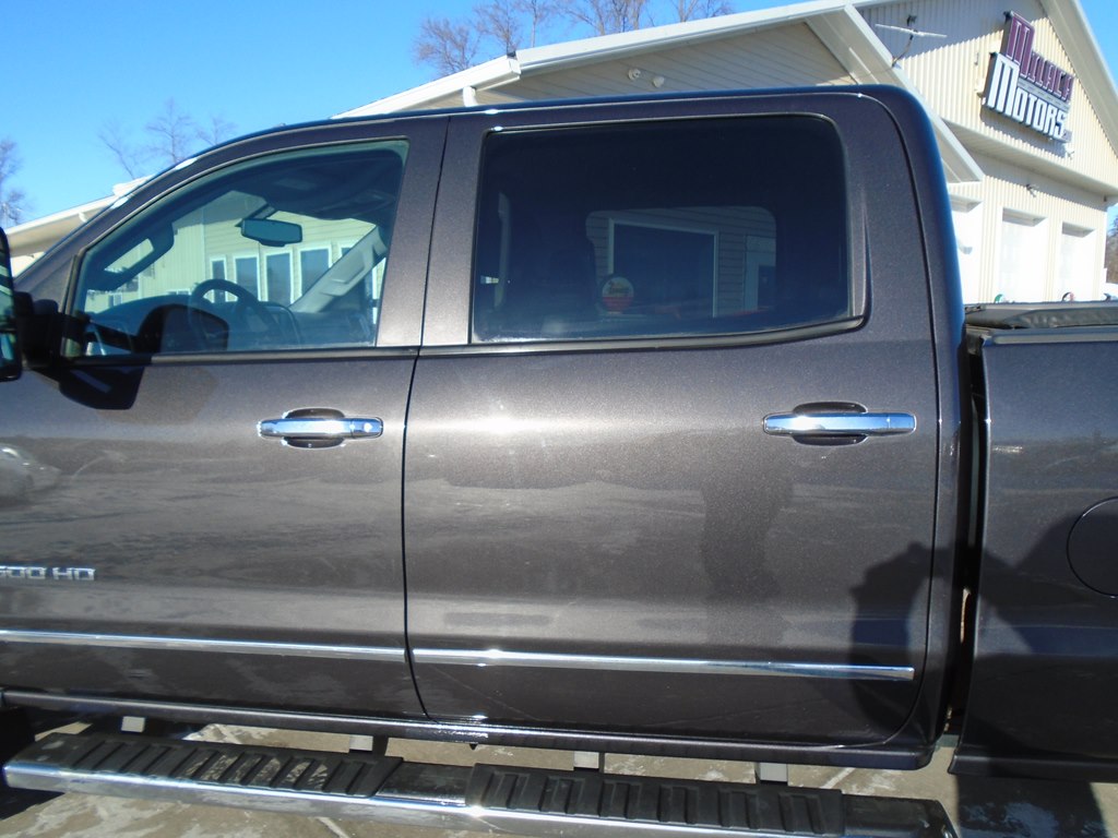 Photo 4 of this CHEVROLET SILVERADO 2500