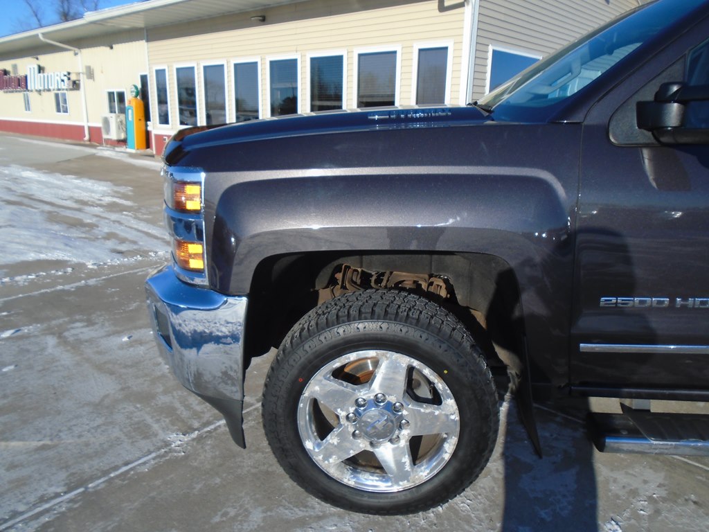 Photo 2 of this CHEVROLET SILVERADO 2500