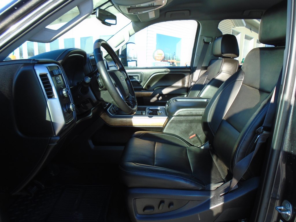 Photo 16 of this CHEVROLET SILVERADO 2500