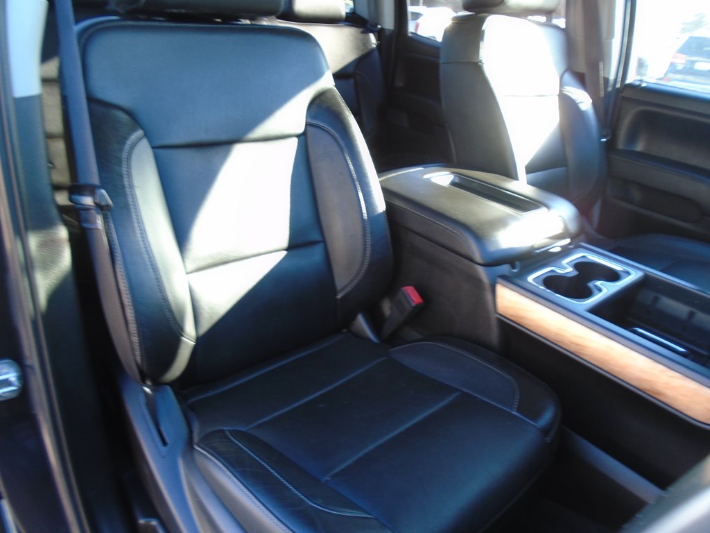 Photo 36 of this CHEVROLET SILVERADO 2500