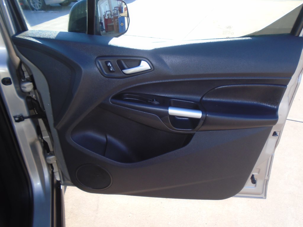 Photo 28 of this FORD TRANSIT CONNECT