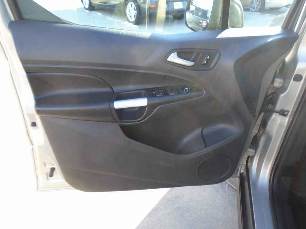 Photo 16 of this FORD TRANSIT CONNECT