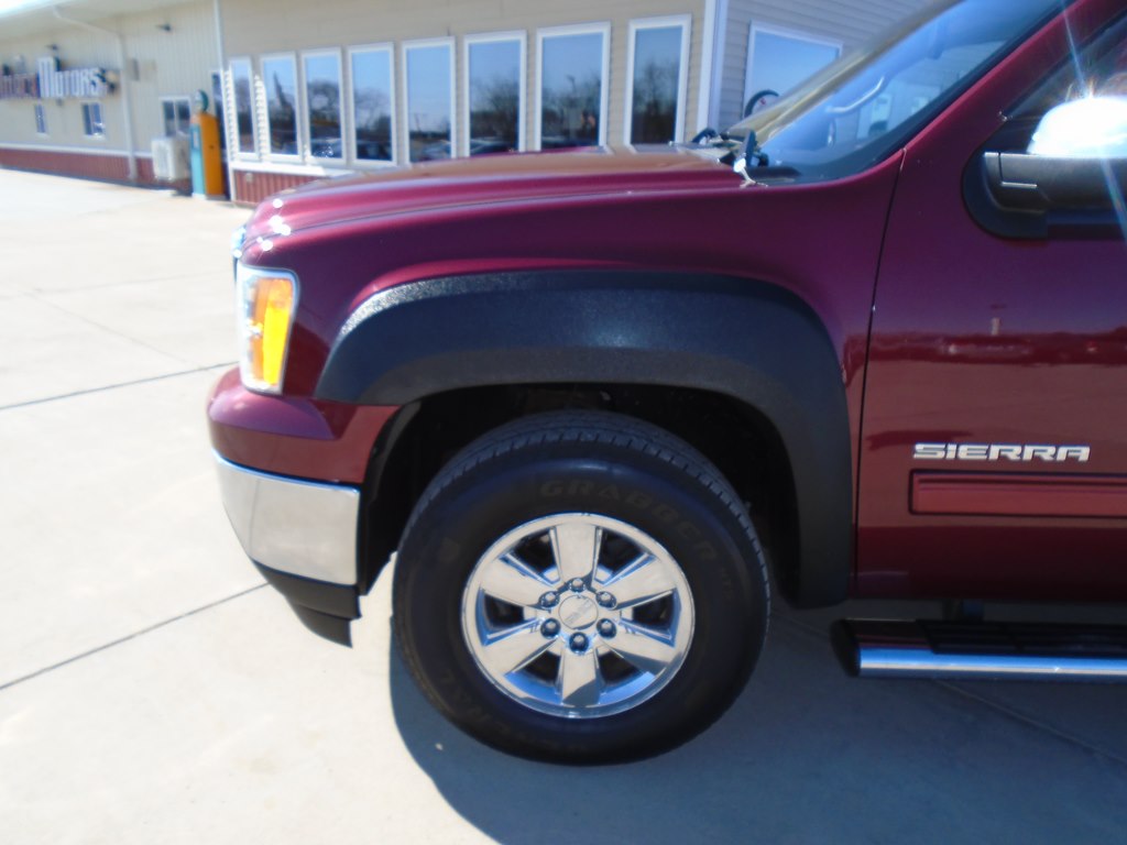 Photo 2 of this GMC SIERRA
