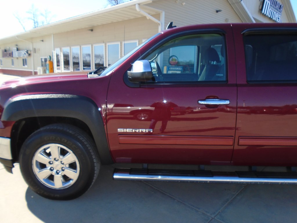 Photo 3 of this GMC SIERRA