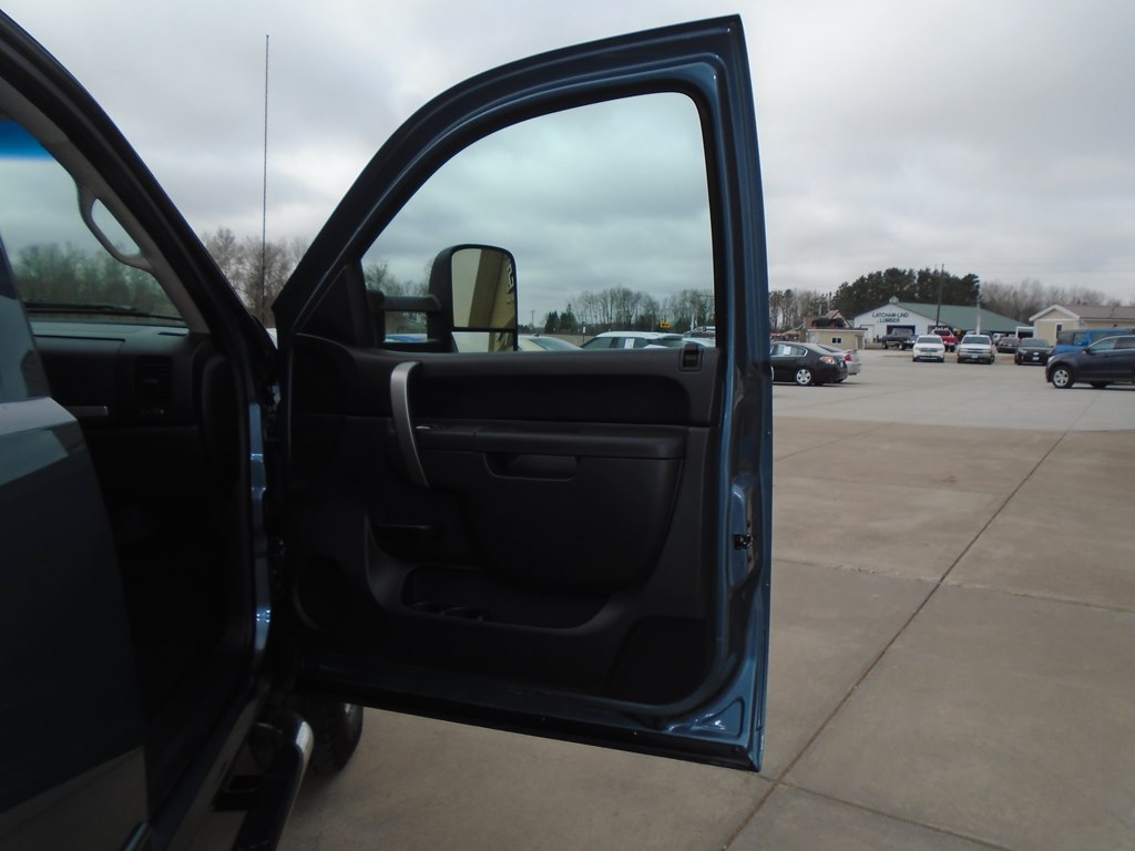 Photo 36 of this GMC SIERRA