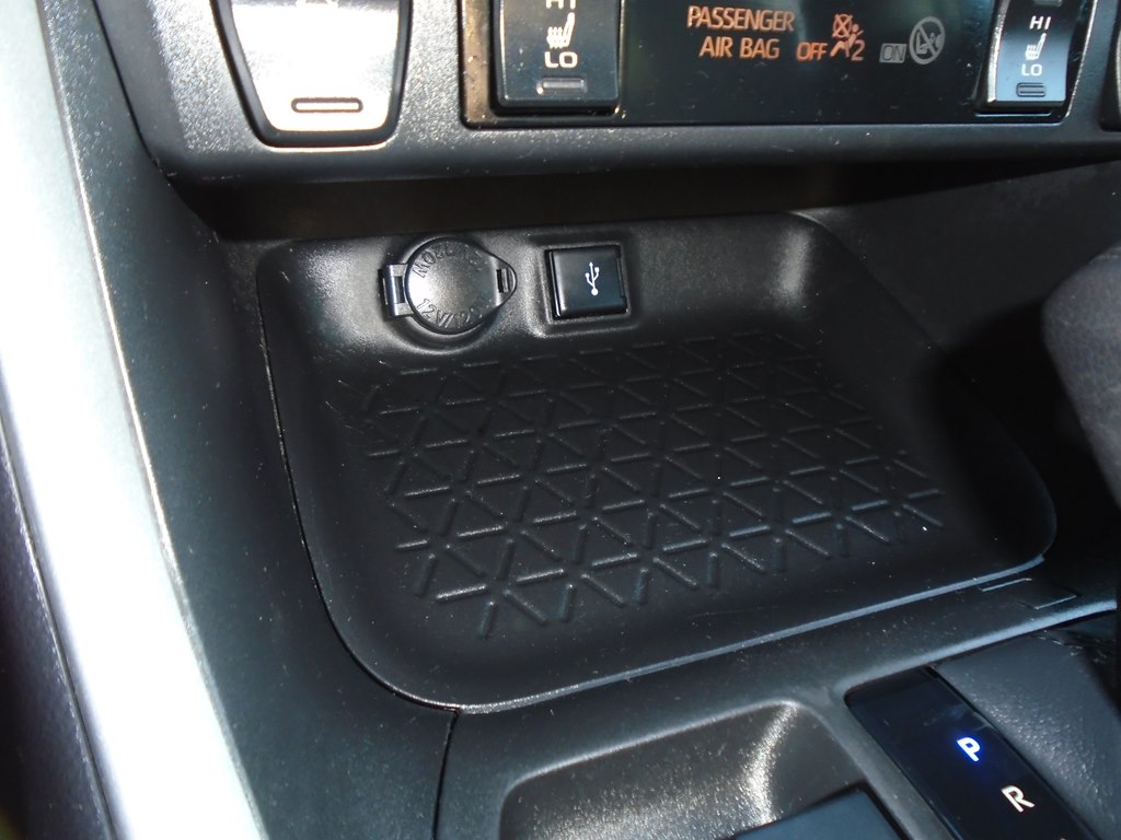 Photo 56 of this TOYOTA RAV4