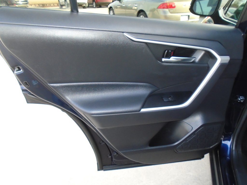 Photo 25 of this TOYOTA RAV4