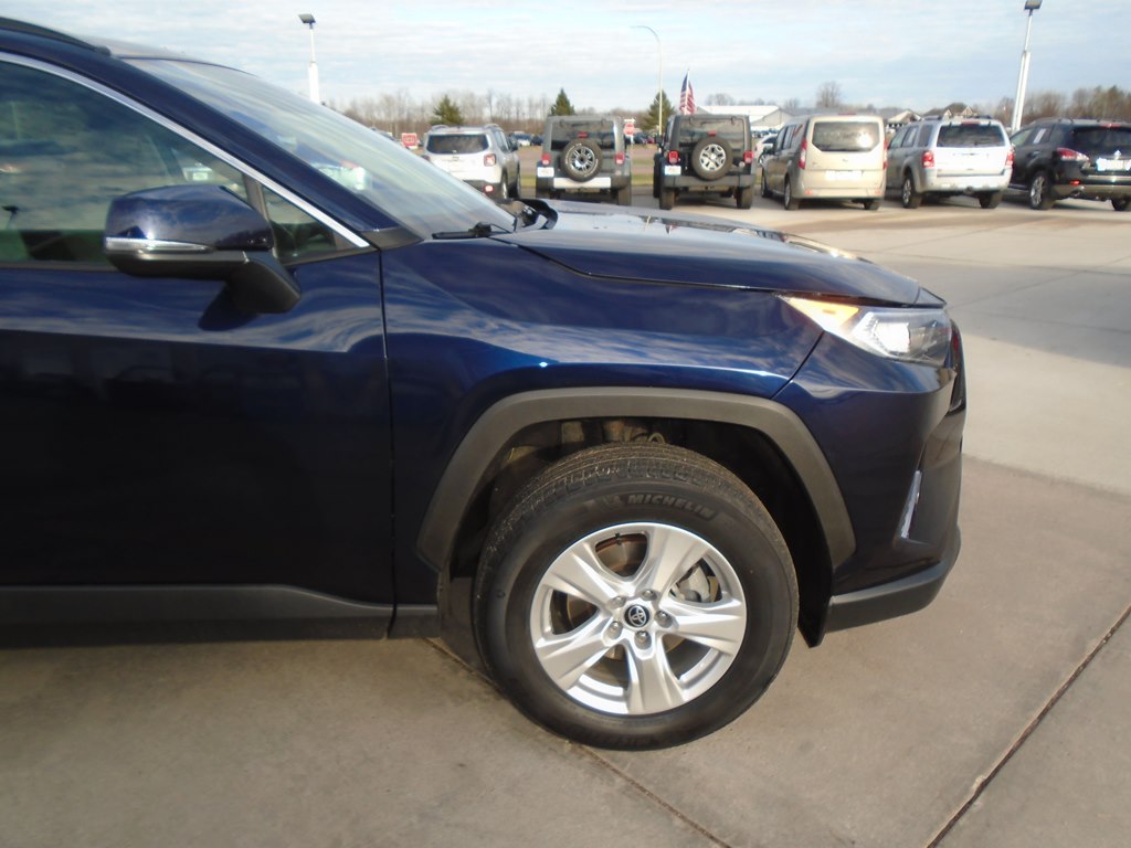 Photo 8 of this TOYOTA RAV4