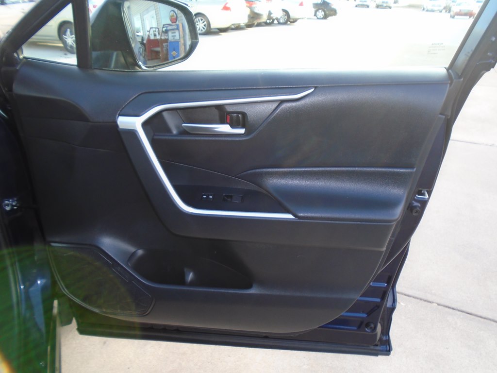 Photo 33 of this TOYOTA RAV4