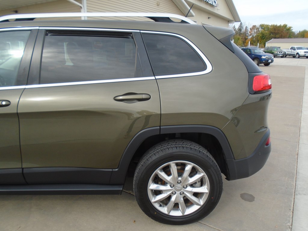 Photo 5 of this JEEP CHEROKEE