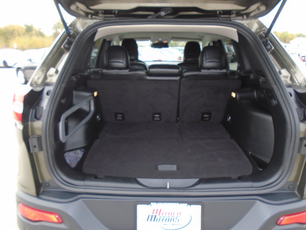Photo 14 of this JEEP CHEROKEE