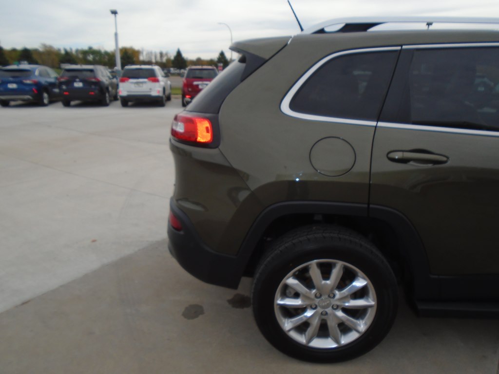 Photo 11 of this JEEP CHEROKEE