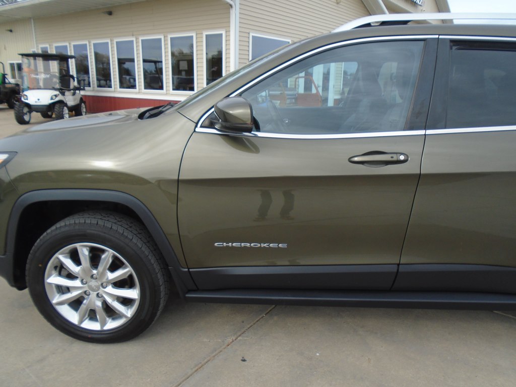 Photo 3 of this JEEP CHEROKEE